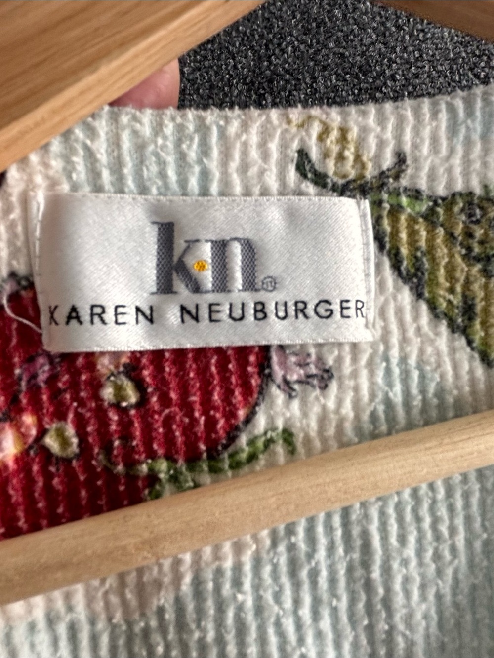 Karen Neuburger White Floral Textured Fabric Top with Red and Green Accents - Picture 3 of 7